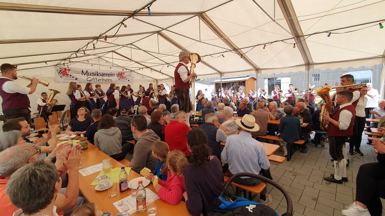 Weiter zu Musikhock