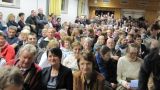 300 Bürger in Turnhalle 2014-03