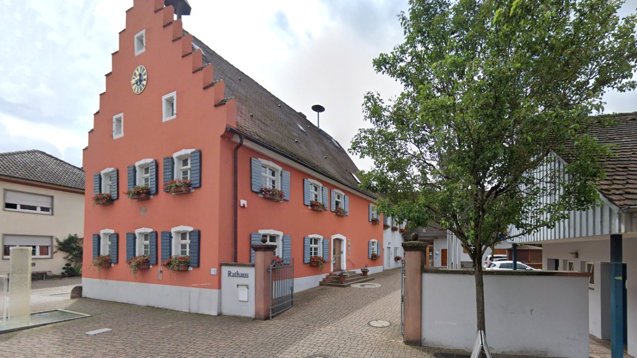 Weiter zu Rathaus